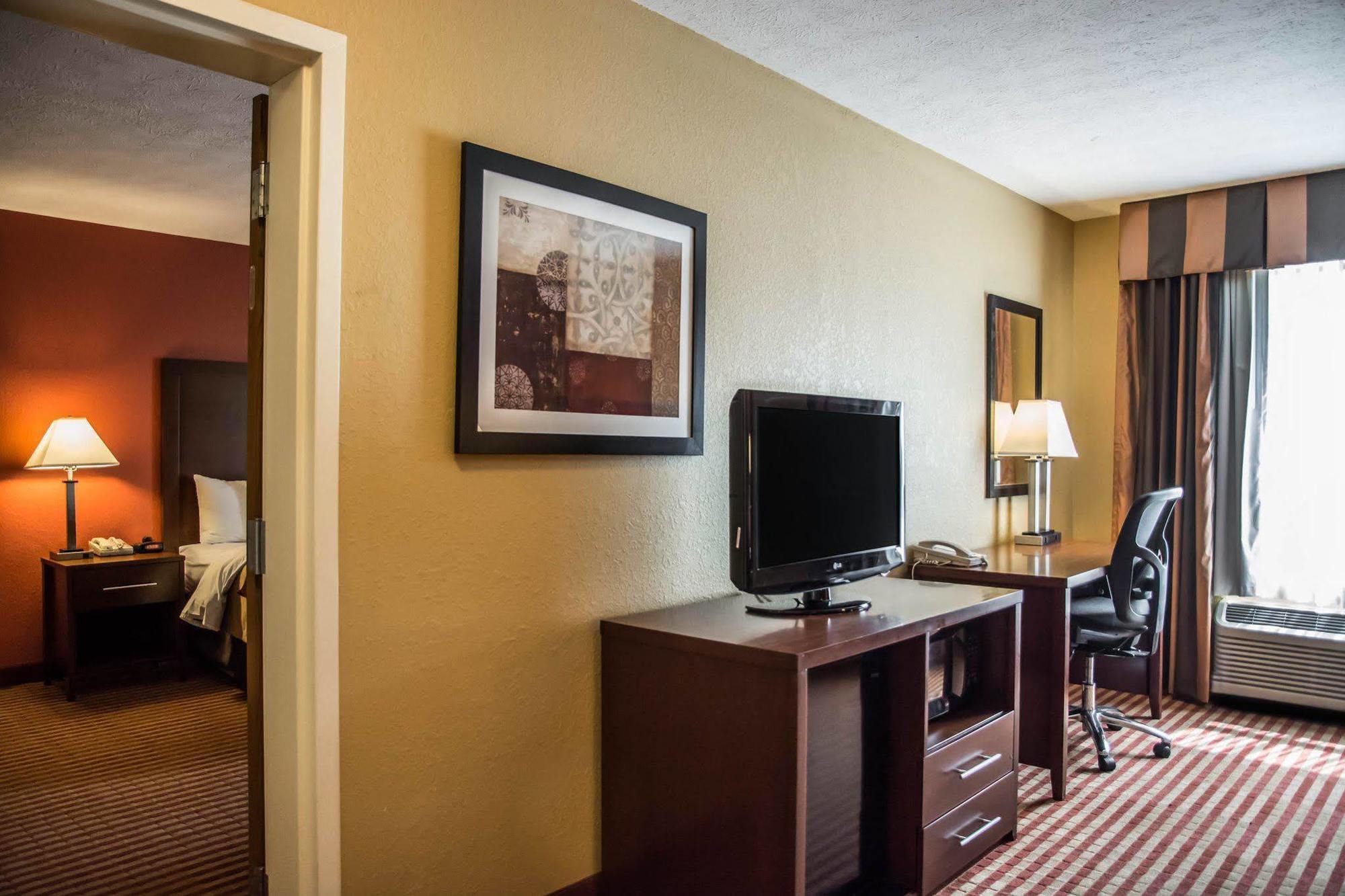 Comfort Inn & Suites Cincinnati Eastgate Ngoại thất bức ảnh